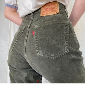 Vintage Levi's corduroy pants in size 27